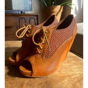 Woven Wedge || Cooperative